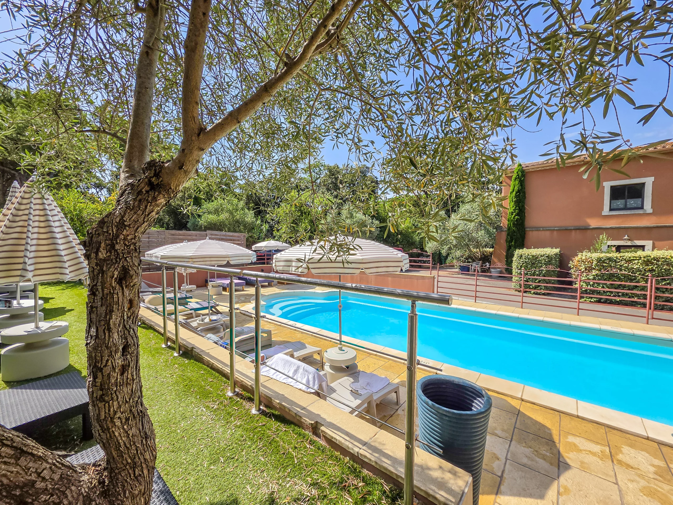 Piscine hotel du mas à Vinassan proche de Narbonne